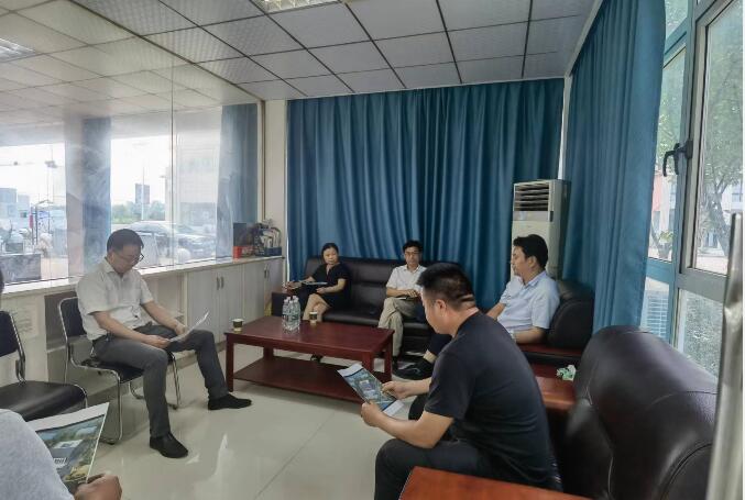 市社科联党组书记谢祚兴，主席文明赴东沟镇东沟村开展下基层察民情解民忧暖民心活动调研